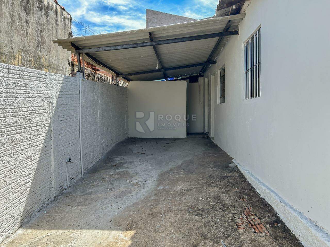 Casa Residencial para aluguel no bairro Jardim Cavinato: Garagem 