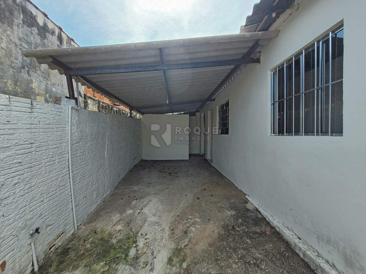 Casa Residencial para aluguel no bairro Jardim Cavinato: Garagem