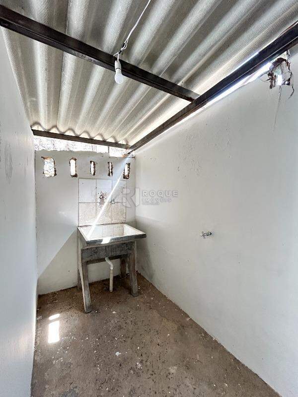 Casa Residencial para aluguel no bairro Jardim Cavinato: Área de serviço 