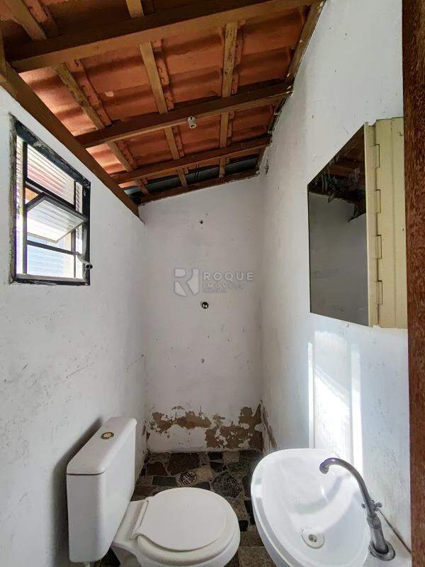 Casa Residencial para aluguel no bairro Jardim Ipanema: WC externo