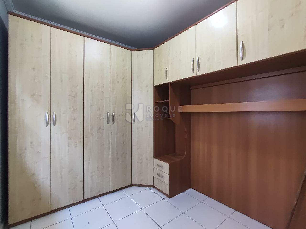 Casa Residencial para aluguel no bairro Jardim Ipanema: Armário Dormitório 01