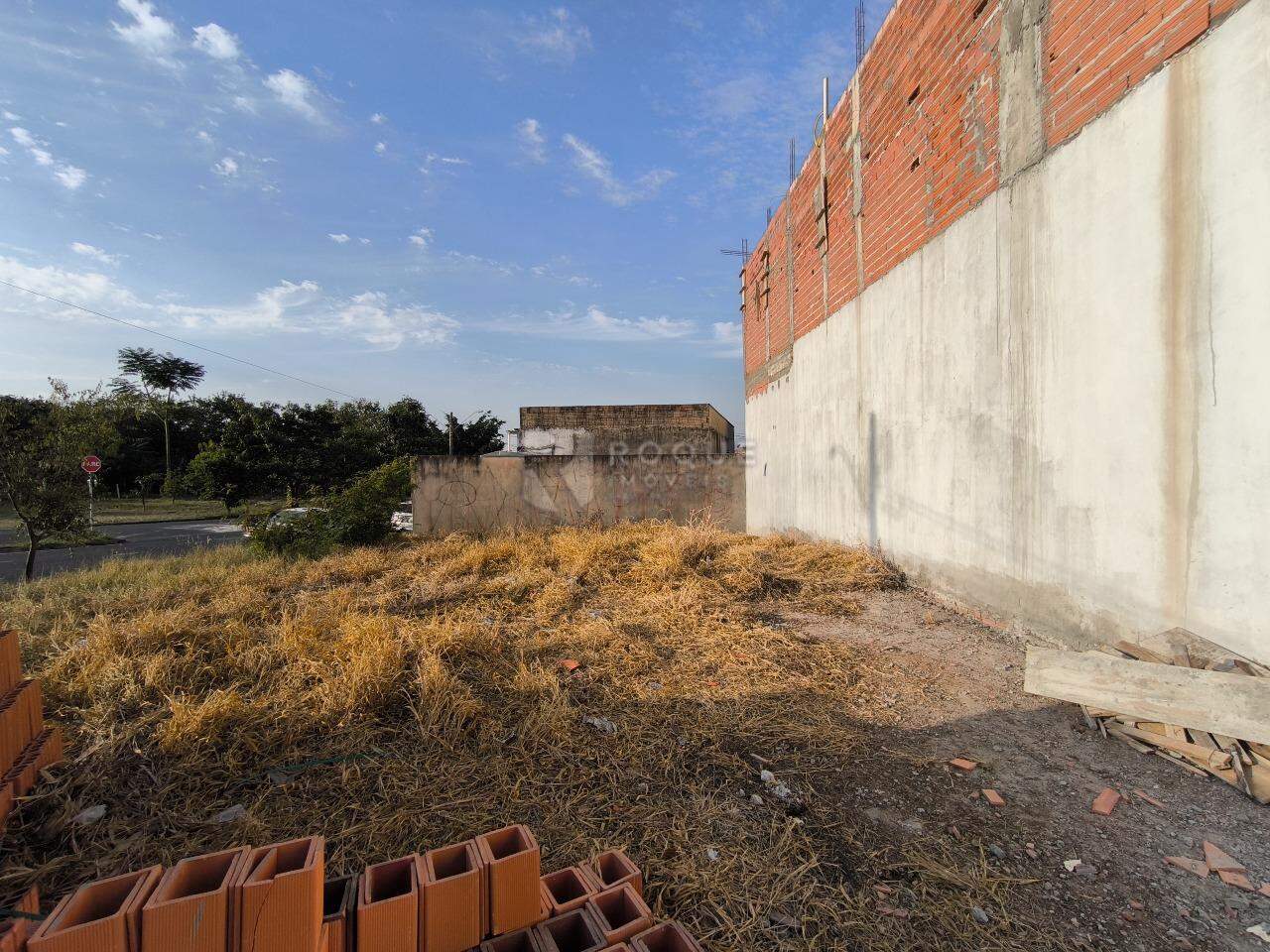Terreno à venda no bairro Jardim Campo Verde II: 