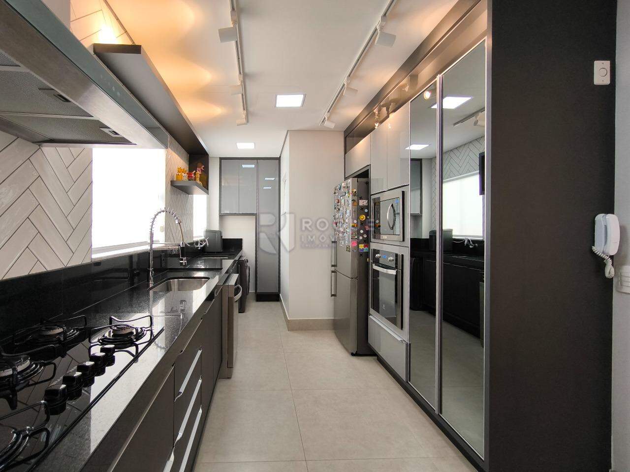 Apartamento à venda no bairro Jardim Ouro Verde: COZINHA