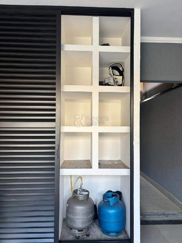 Casa Residencial à venda no bairro Residencial Nobreville: Armário na Garagem