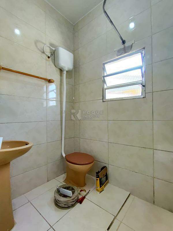 Casa Residencial para aluguel no bairro Vila Piza: Wc social 
