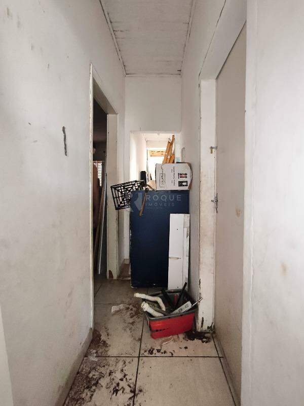 Terreno à venda no bairro Vila Camargo: CORREDOR INTERNO