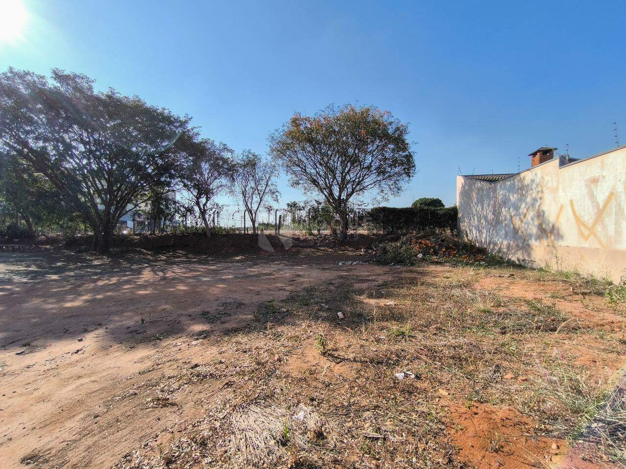 Terreno à venda no bairro Graminha: 