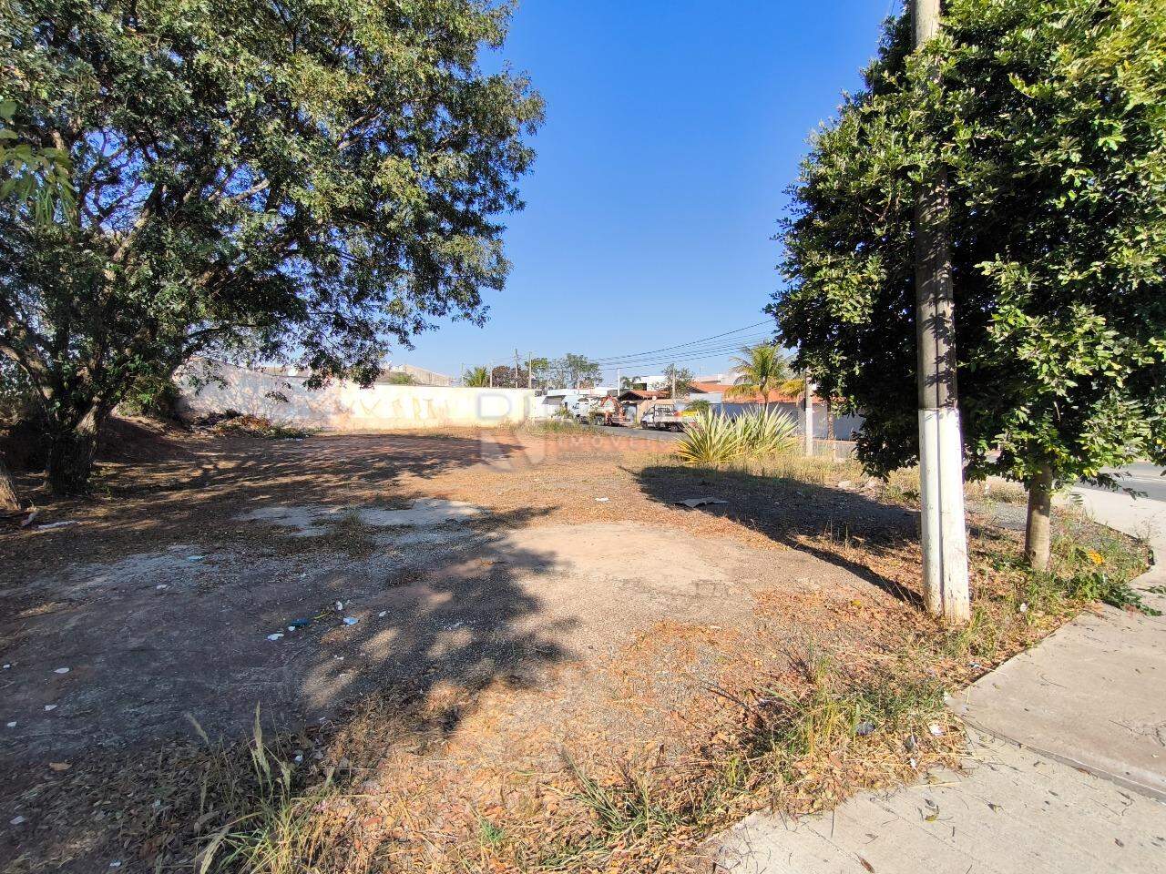 Terreno à venda no bairro Graminha: 