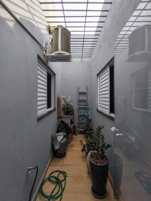 Casa Residencial à venda no bairro Jardim Residencial Roseira: JARDIM DE INVERNO