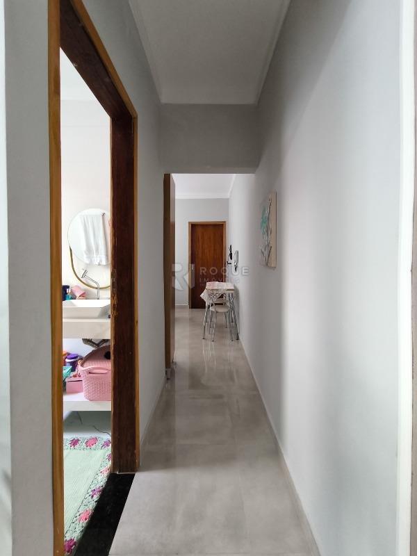 Casa Residencial à venda no bairro Jardim Residencial Roseira: CORREDOR INTERNO