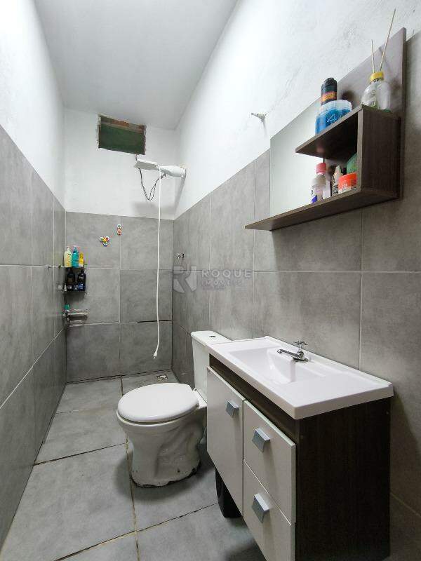 Casa em condomínio à venda no bairro Parque Egisto Ragazzo: BANHEIRO SOCIAL