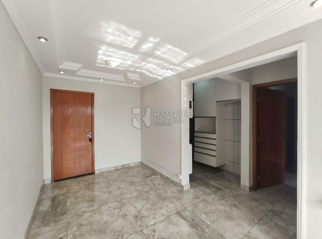 Apartamento para aluguel no bairro Vila Labaki: Sala