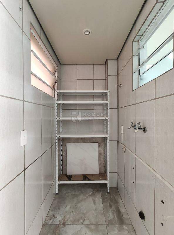 Apartamento para aluguel no bairro Vila Labaki: Área de serviço
