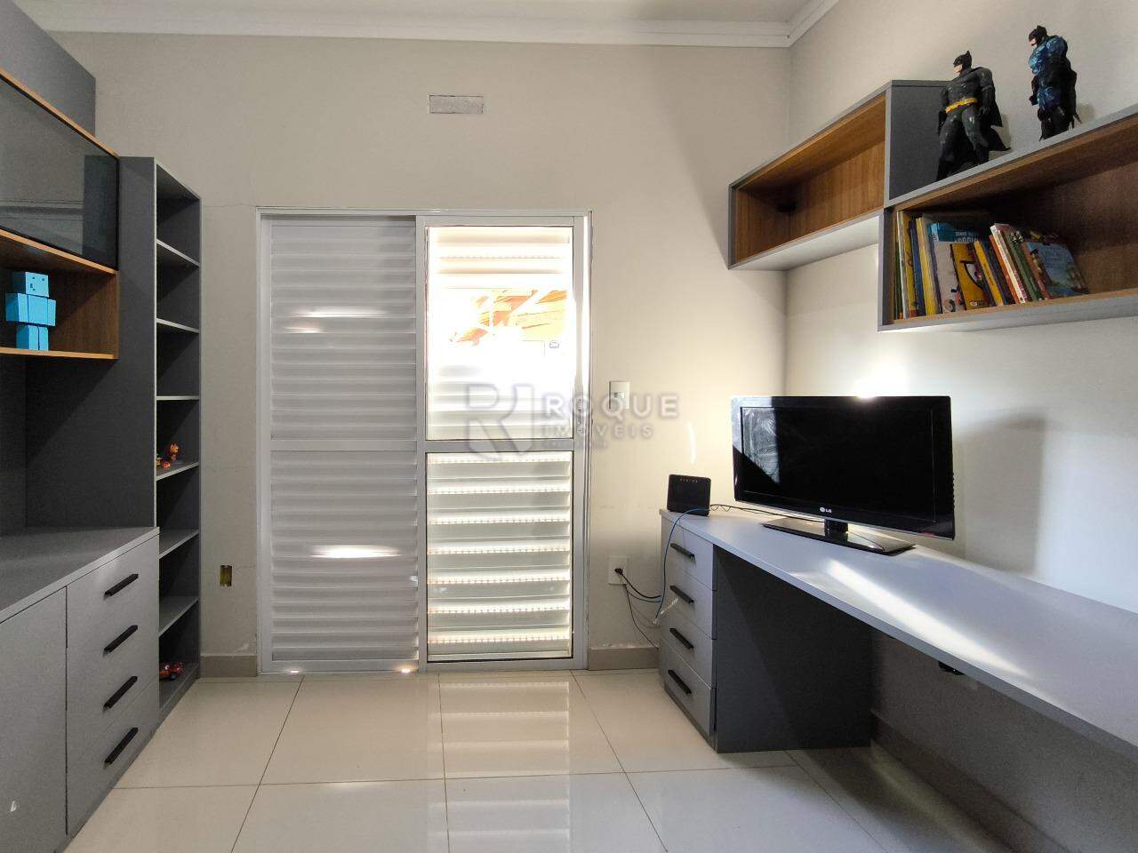 Casa em condomínio à venda no bairro Residencial Florisa: DORMITÓRIO 1
