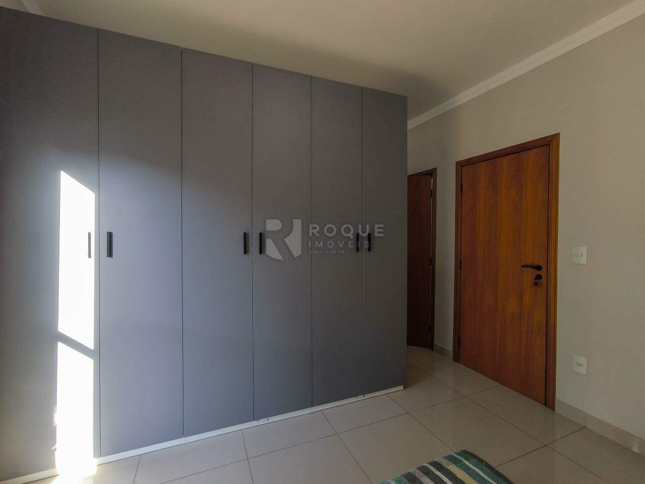 Casa em condomínio à venda no bairro Residencial Florisa: DORMITÓRIO 2