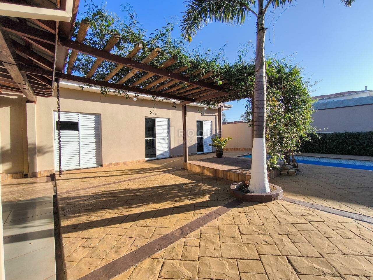 Casa em condomínio à venda no bairro Residencial Florisa: PERGOLADO
