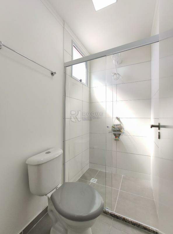 Apartamento para aluguel no bairro Vale das Esmeraldas: WC suíte 
