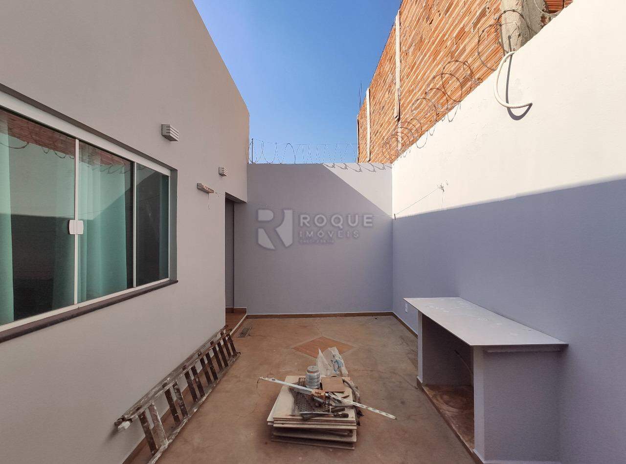 Casa Residencial à venda no bairro Residencial Alvorada: Fundo