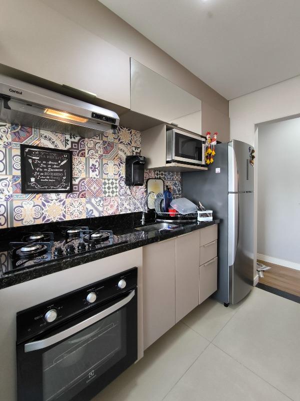 Apartamento à venda no bairro Chácaras Antonieta: COZINHA