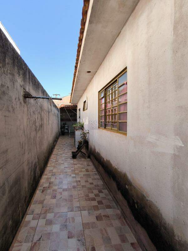 Casa Residencial à venda no bairro RESIDENCIAL DAS ORQUIDEAS: ÁREA DE VARAL