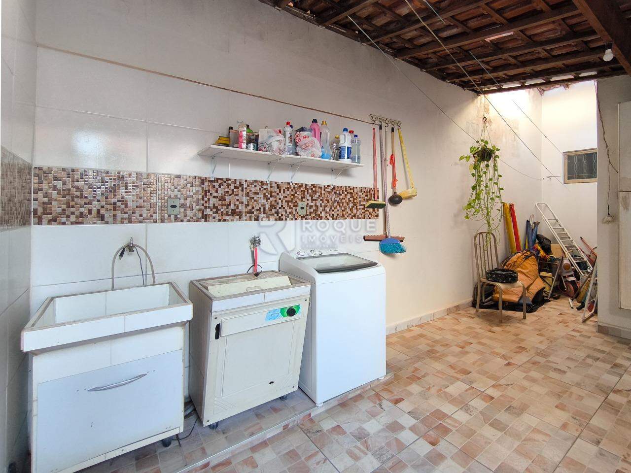Casa Residencial à venda no bairro RESIDENCIAL DAS ORQUIDEAS: ÁREA DE SERVIÇO