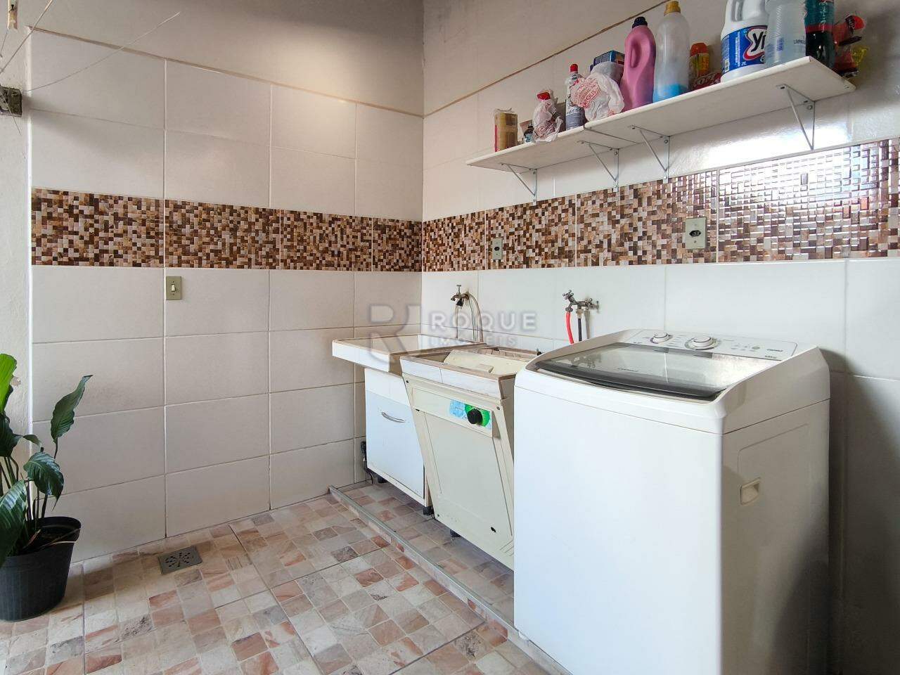 Casa Residencial à venda no bairro RESIDENCIAL DAS ORQUIDEAS: LAVANDERIA