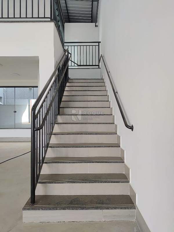 Barracão/Galpão para aluguel no bairro Residencial Nobreville: Escada de acesso ao mezanino 