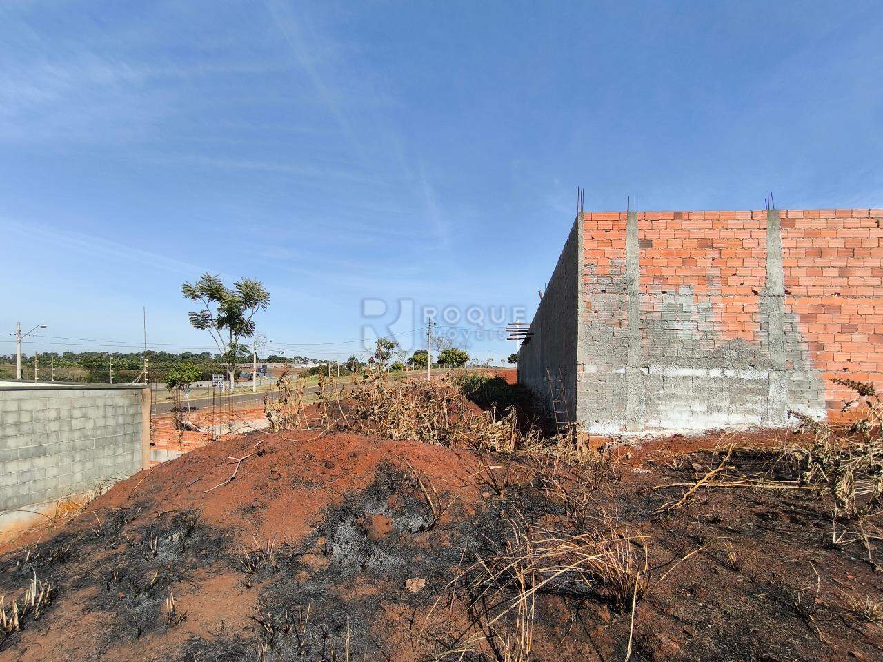 Terreno à venda no bairro Residencial Colinas do Engenho I: 