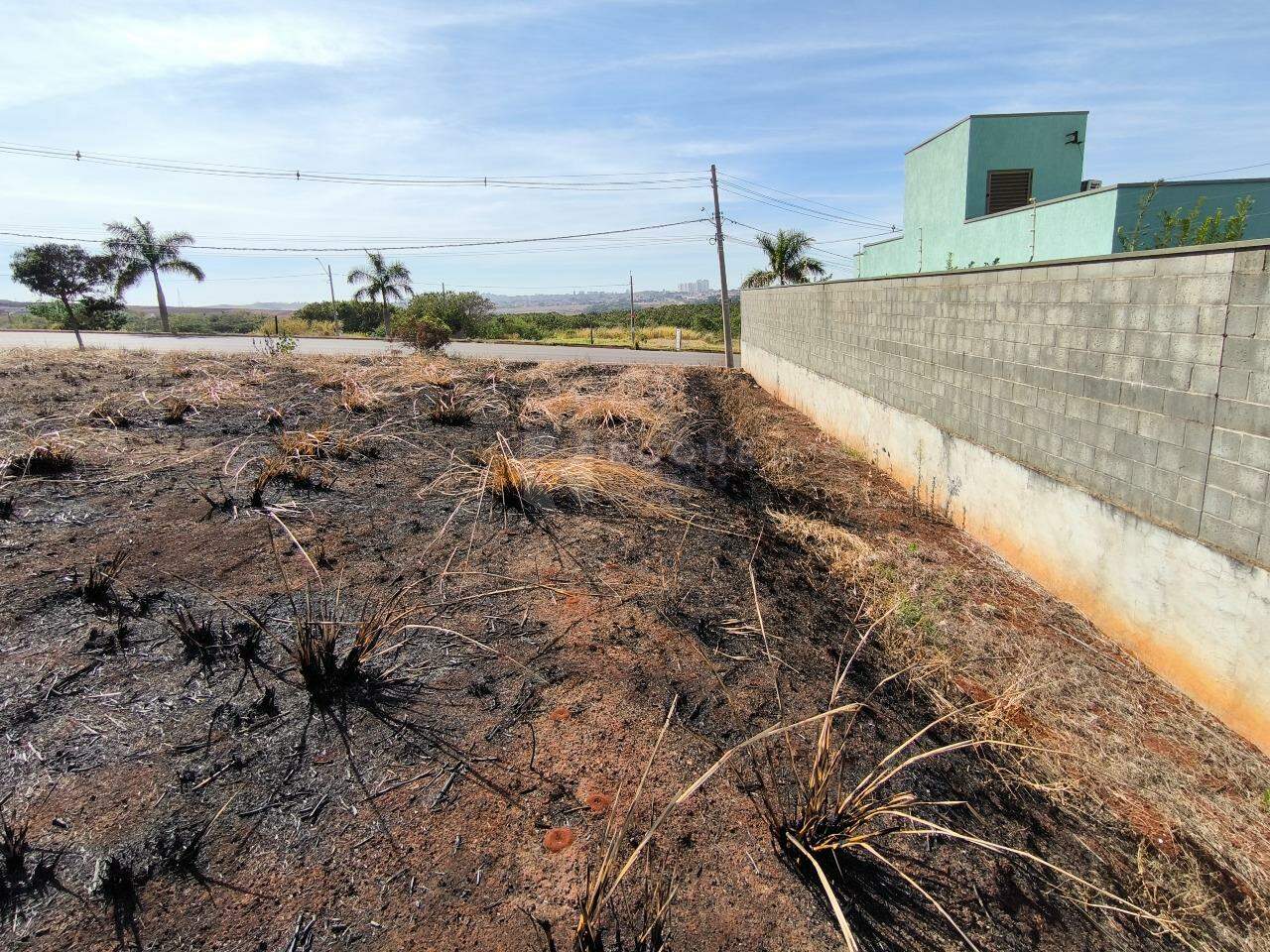 Terreno à venda no bairro Residencial Colinas do Engenho I: 