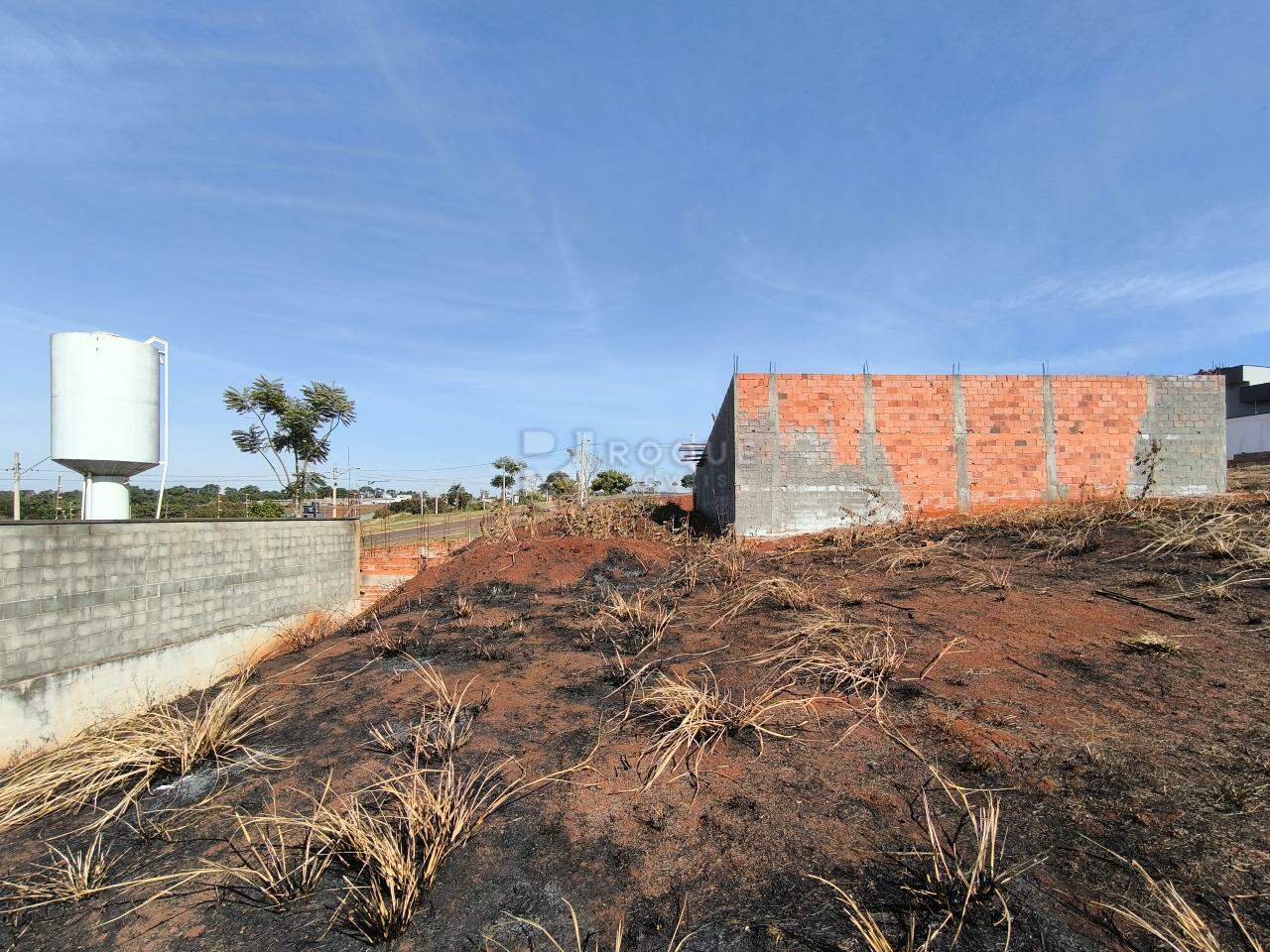 Terreno à venda no bairro Residencial Colinas do Engenho I: 