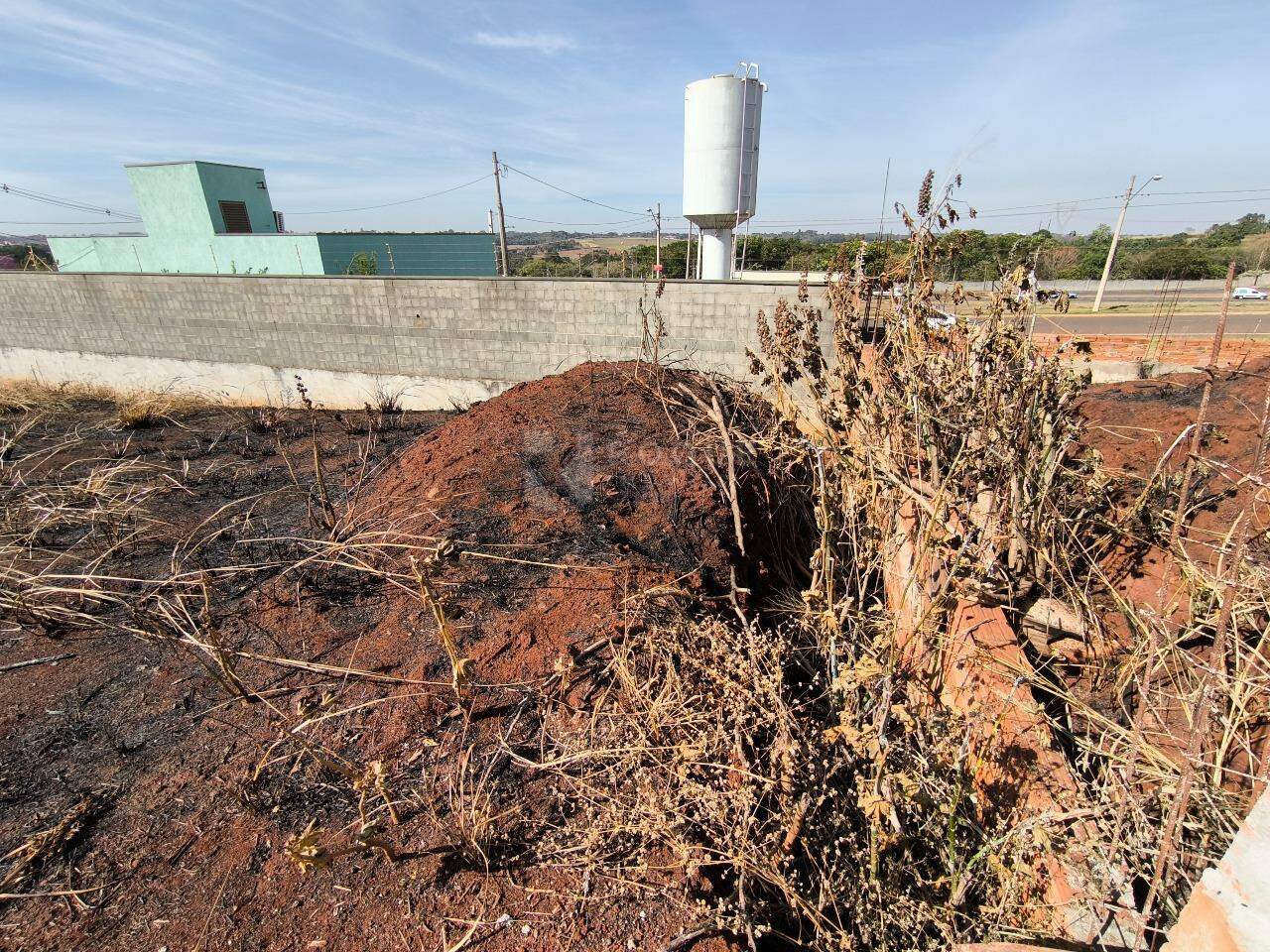 Terreno à venda no bairro Residencial Colinas do Engenho I: 