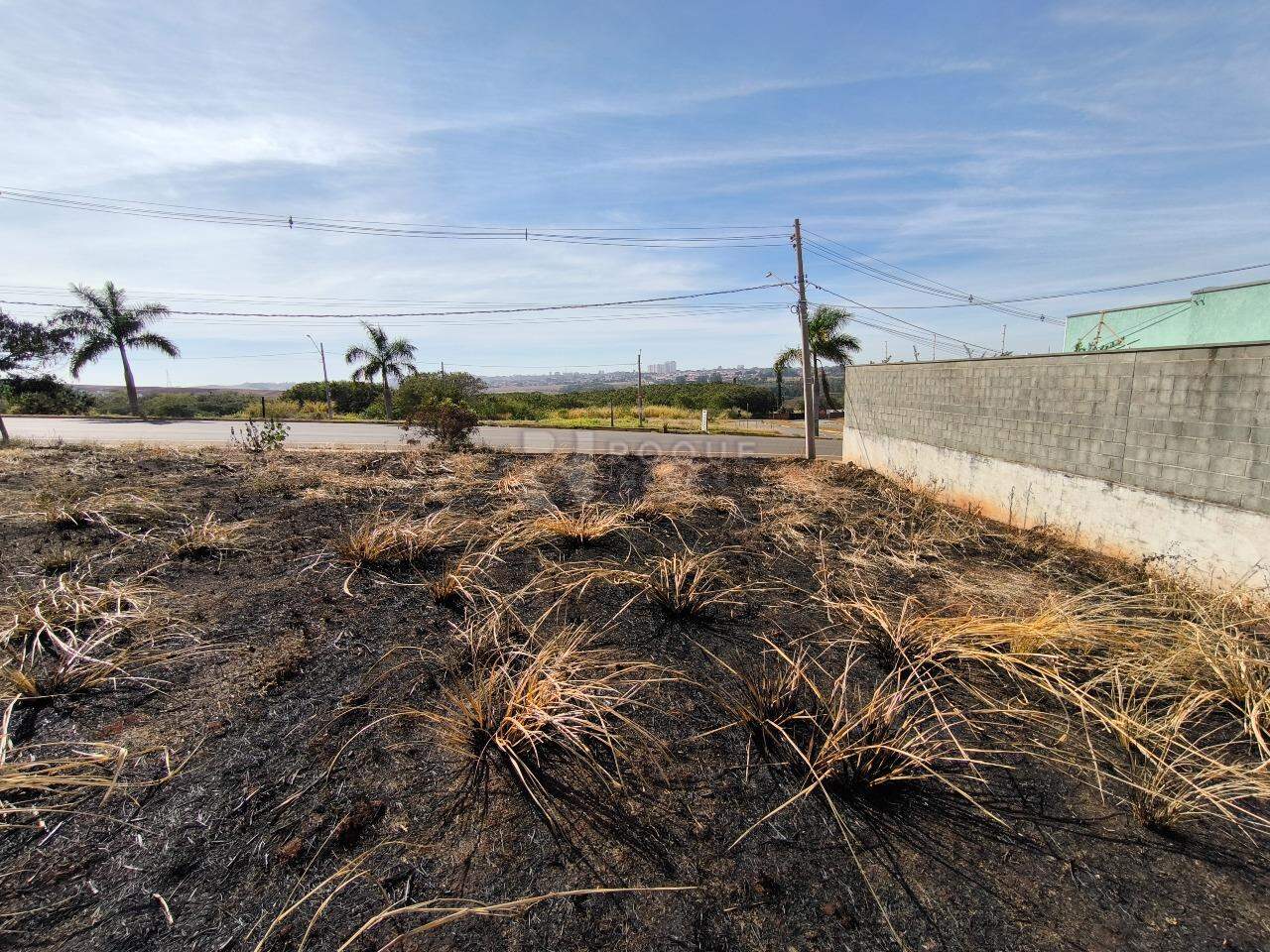 Terreno à venda no bairro Residencial Colinas do Engenho I: 