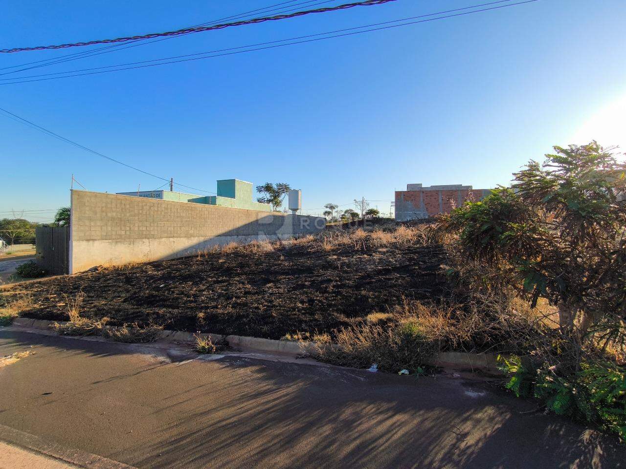 Terreno à venda no bairro Residencial Colinas do Engenho I: SOL DA TARDE