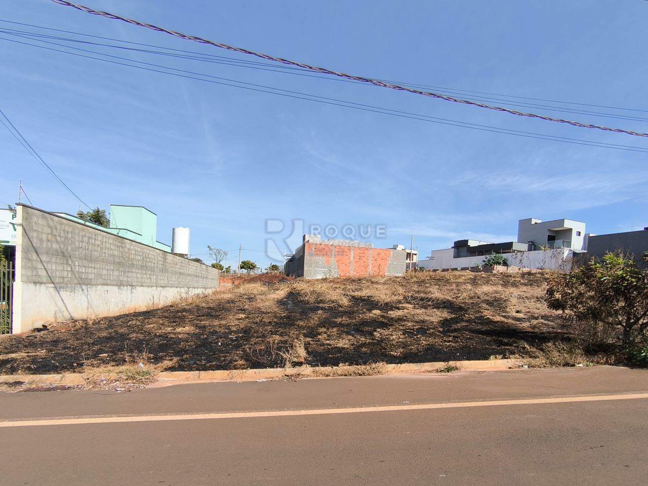 Terreno à venda no bairro Residencial Colinas do Engenho I: FRENTE