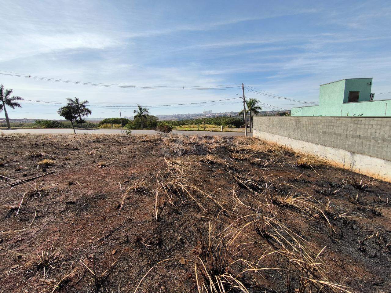 Terreno à venda no bairro Residencial Colinas do Engenho I: 