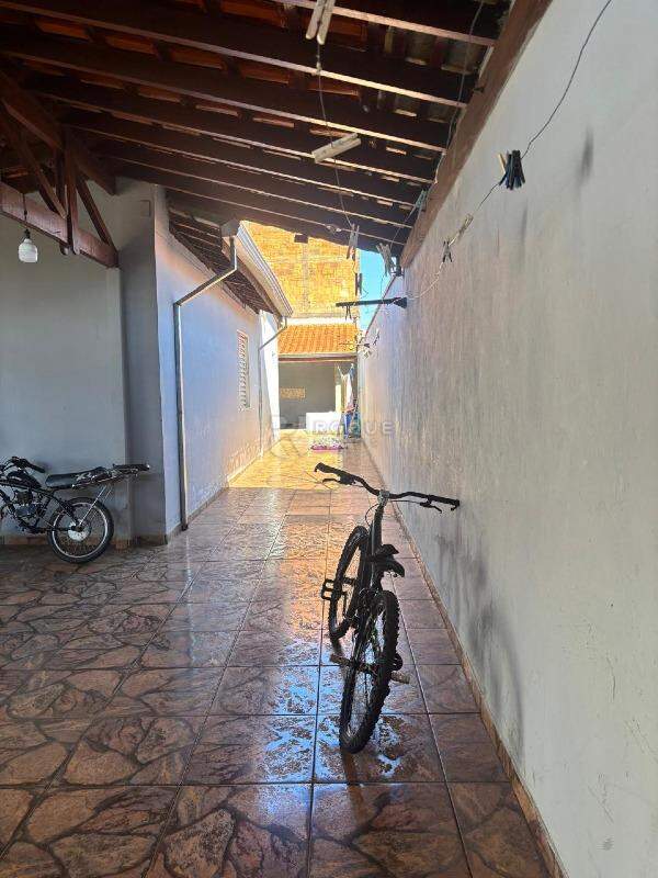 Casa Residencial à venda no bairro Residencial Econômico Manoel Simão de Barros Levy: Corredor lateral externo