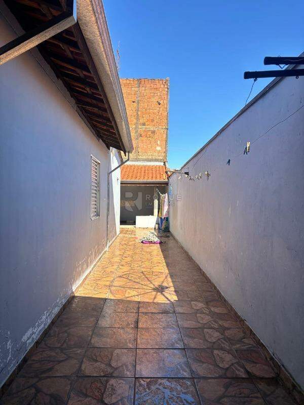 Casa Residencial à venda no bairro Residencial Econômico Manoel Simão de Barros Levy: Corredor lateral externo
