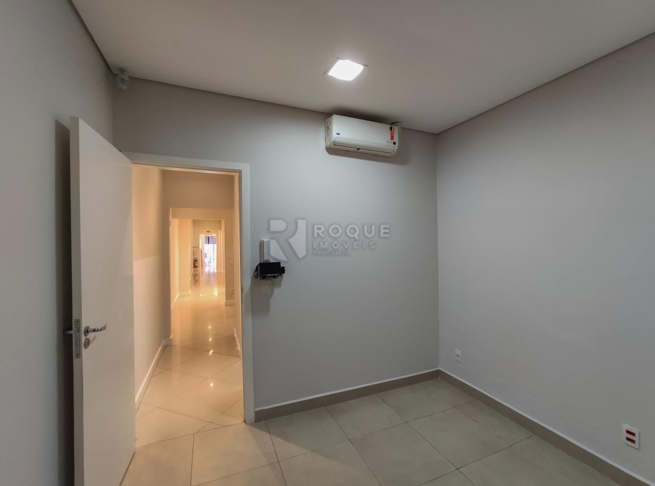 Casa Comercial à venda no bairro Centro: Sala 6