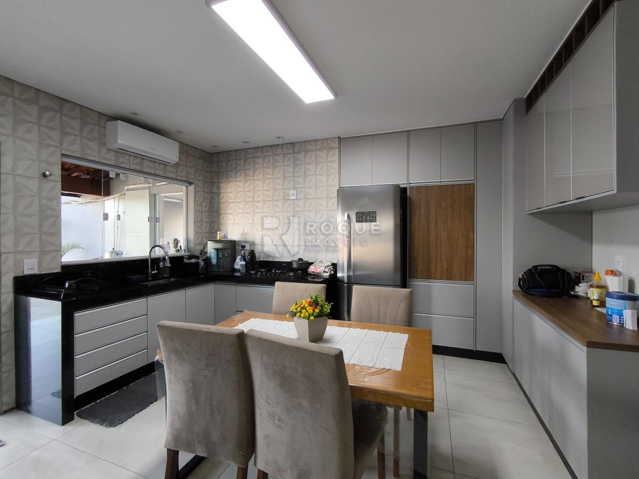 Casa Residencial à venda no bairro Jardim São Roque: COZINHA