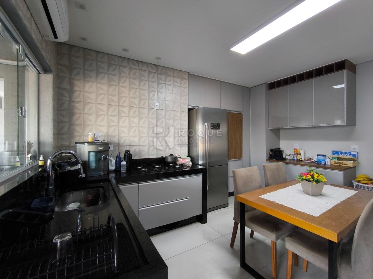 Casa Residencial à venda no bairro Jardim São Roque: COZINHA