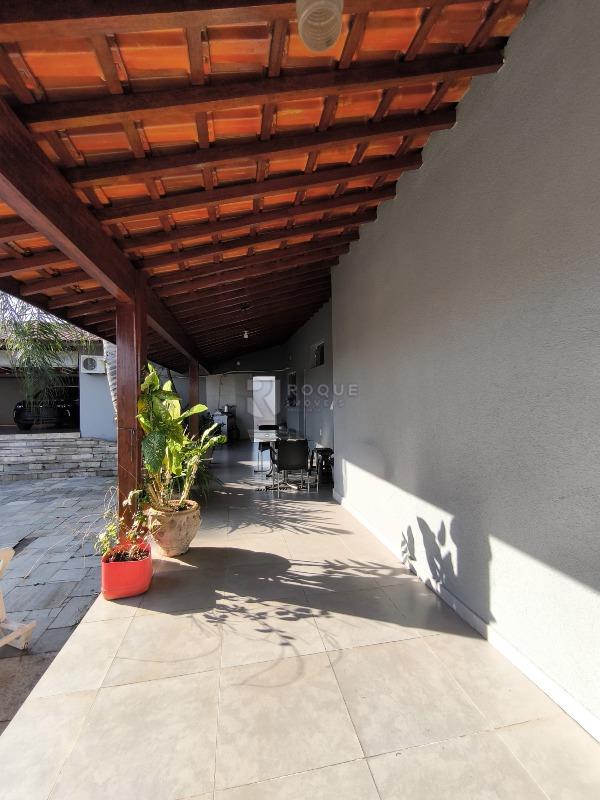 Casa Residencial à venda no bairro Jardim São Roque: VARANDA