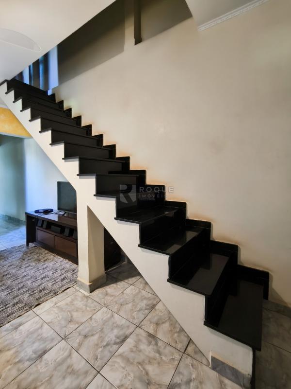 Casa Residencial à venda no bairro Jardim Nova Suiça: ACESSO PISO SUPERIOR