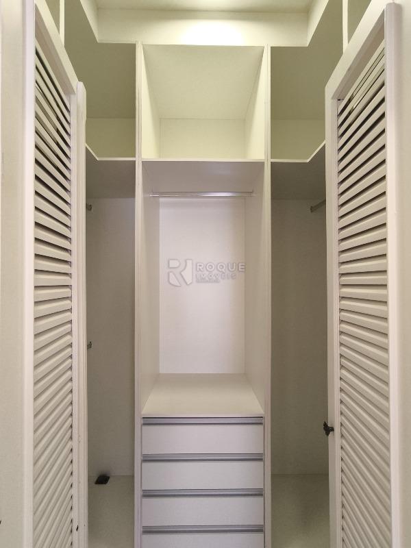 Casa em condomínio à venda no bairro Parque São Bento: ROUPEIRO