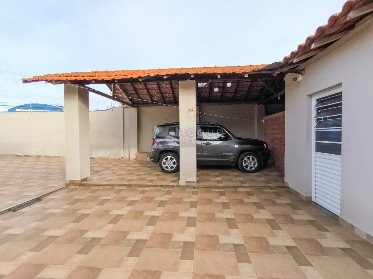 Casa Residencial à venda no bairro Vila São João: GARAGEM