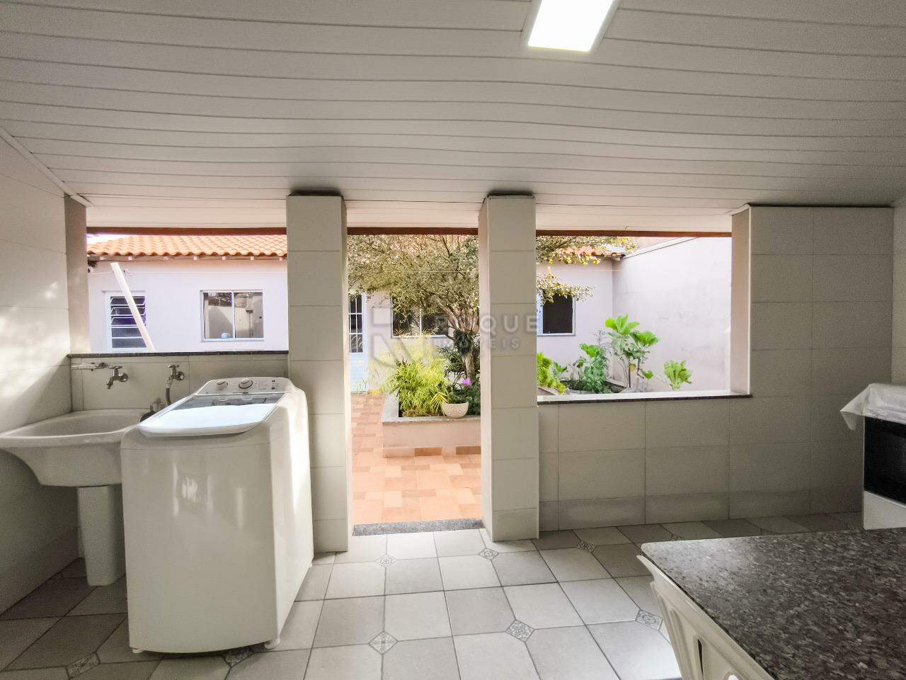 Casa Residencial à venda no bairro Vila São João: ÁREA DE SERVIÇO