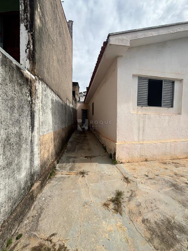Casa Residencial à venda no bairro Jardim Nova Suiça: Corredor Externo