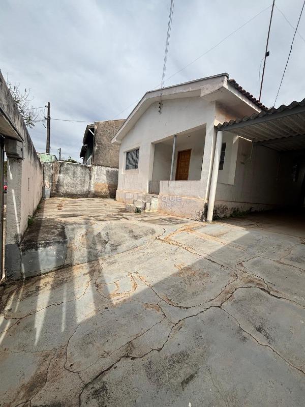 Casa Residencial à venda no bairro Jardim Nova Suiça: Garagem