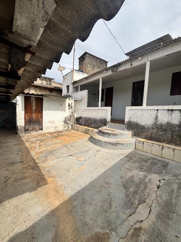 Casa Residencial à venda no bairro Jardim Nova Suiça: Quintal da dicula