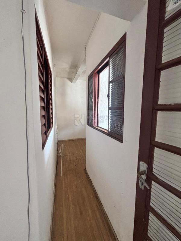 Casa Residencial à venda no bairro Jardim Nova Suiça: Corredor interno