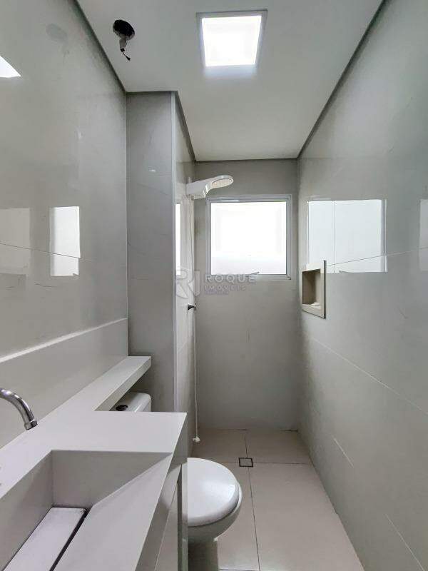 Apartamento para aluguel no bairro Chácaras Antonieta: WC